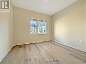 10 Honey Milk Ln in Richmond Hill, ON - Building Photo - Building Photo