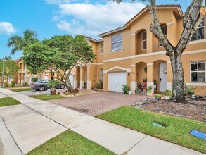 13564 NW 7th St in Pembroke Pines, FL - Building Photo - Building Photo