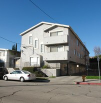 5025 Denny Ave in North Hollywood, CA - Building Photo
