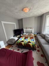 121 Hillside St, Unit 2 in Boston, MA - Foto de edificio - Building Photo