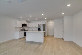 945 Jigglypuff Pl in Henderson, NV - Building Photo - Building Photo