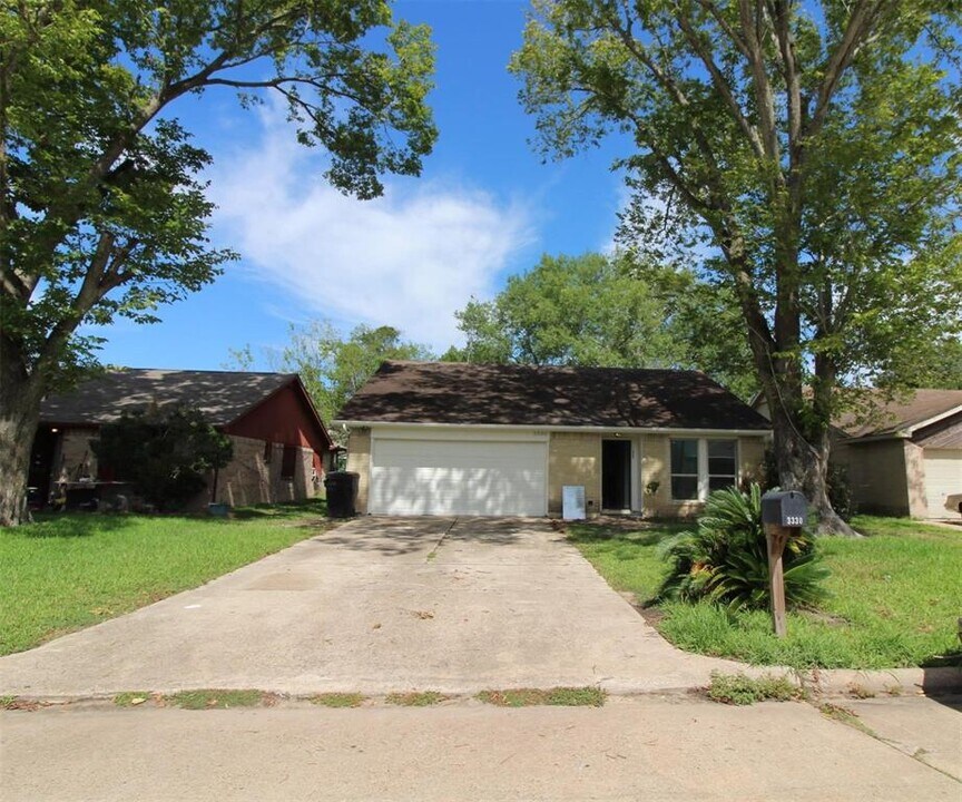 3330 Dragonwick Dr in Houston, TX - Building Photo