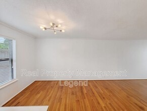 4944 N Hall St in Dallas, TX - Building Photo - Building Photo