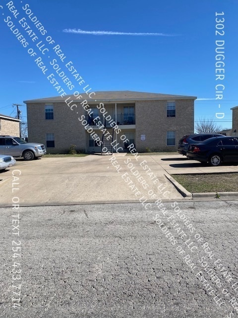property at 1302 Dugger Cir