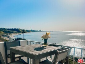 17350 Sunset Blvd in Los Angeles, CA - Building Photo