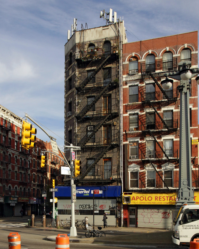 166 Delancey St in New York, NY - Building Photo - Building Photo