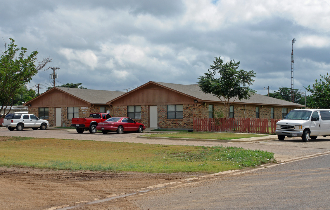 700 Borger St in Plainview, TX - Building Photo