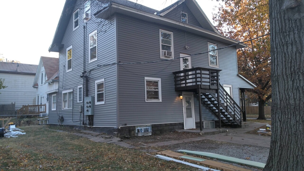 5202 Leighton Ave, Unit #4 in Lincoln, NE - Foto de edificio
