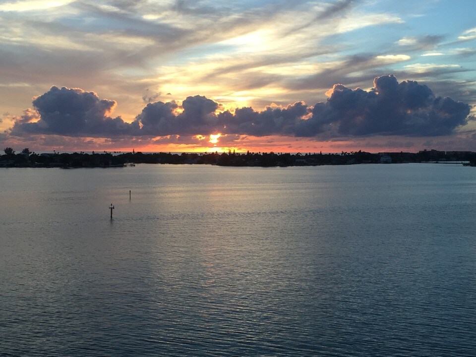 4750 Cove Cir, Unit 808 in Madeira Beach, FL - Foto de edificio