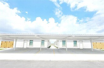 5801 Swallow Ave in McAllen, TX - Building Photo - Building Photo