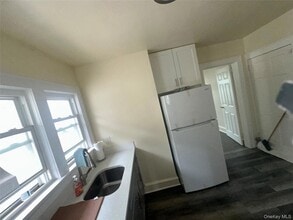 14 Van Cott Ave, Unit 4 in Hempstead, NY - Foto de edificio - Building Photo