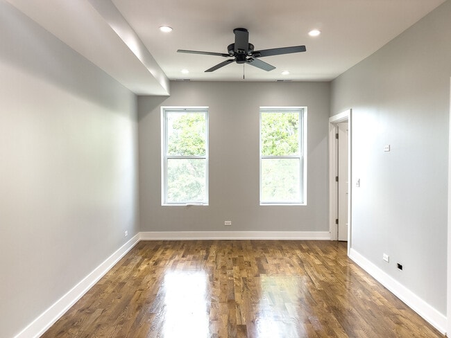 1015 N Lawndale Ave in Chicago, IL - Building Photo - Building Photo