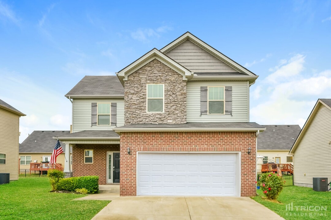 1035 Harper Dean Wy in Gallatin, TN - Building Photo