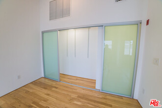 8 Brooks Ave in Los Angeles, CA - Building Photo - Building Photo