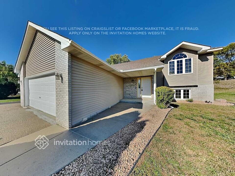 109 Sunrise Heights Cir in Buffalo, MN - Building Photo