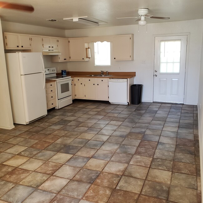 605 College St, Unit A in Edgewood, TX - Building Photo - Building Photo