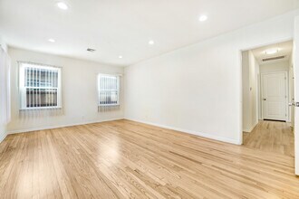 5107 Enfield Ave in Encino, CA - Building Photo - Building Photo