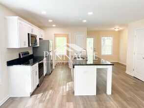 2325 Tazewell Ave, Unit A in Lynchburg, VA - Foto de edificio - Building Photo