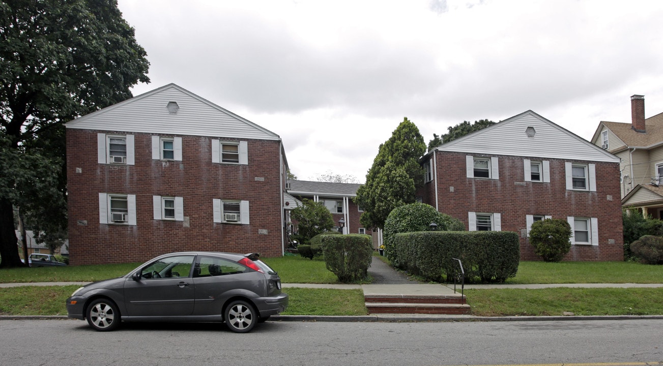 45 S Madison Ave in Spring Valley, NY - Building Photo