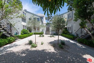 9025 Rangely Ave in West Hollywood, CA - Building Photo