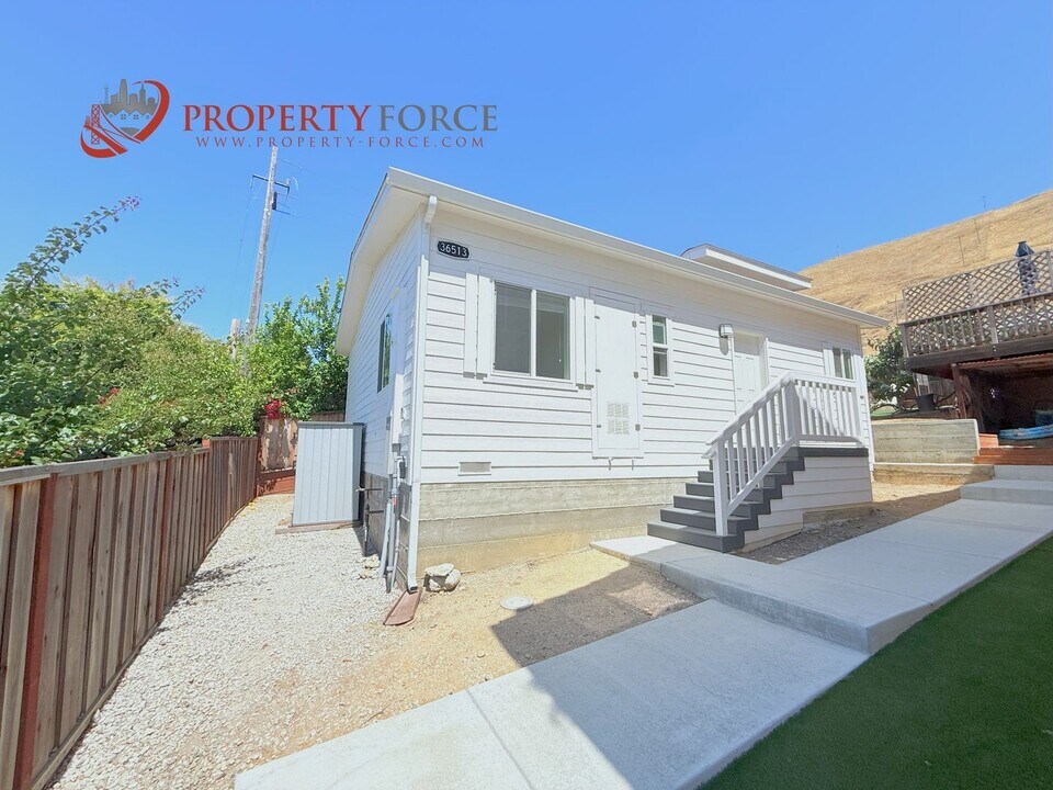36513 Nichols Ave in Fremont, CA - Building Photo