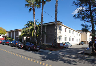 Hallmark Apartments in La Mesa, CA - Building Photo - Building Photo