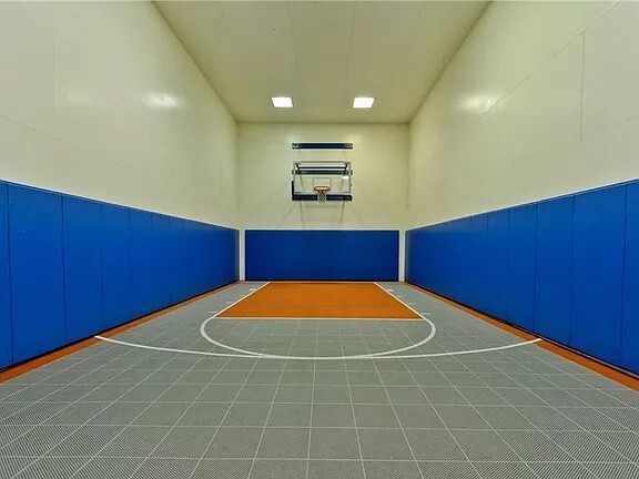 5530 Owensmouth Ave, Unit 113 in Woodland Hills, CA - Building Photo - Building Photo