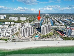 11030 Gulf Shore Dr in Naples, FL - Building Photo - Building Photo