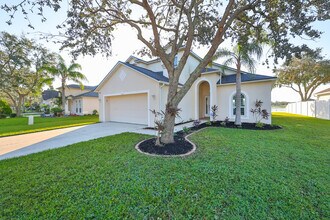 8111 Tar Hollow Dr in Gibsonton, FL - Building Photo - Building Photo