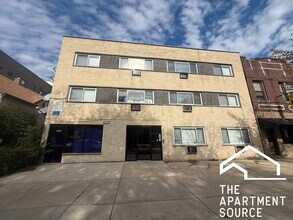 2216 W Touhy Ave in Chicago, IL - Building Photo - Building Photo