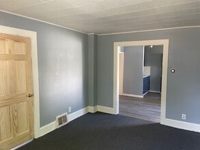 102 W Raleigh Ave in Mansfield, OH - Building Photo - Building Photo