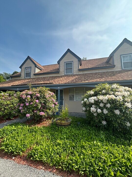 66 Kennedy Dr in Chelmsford, MA - Building Photo