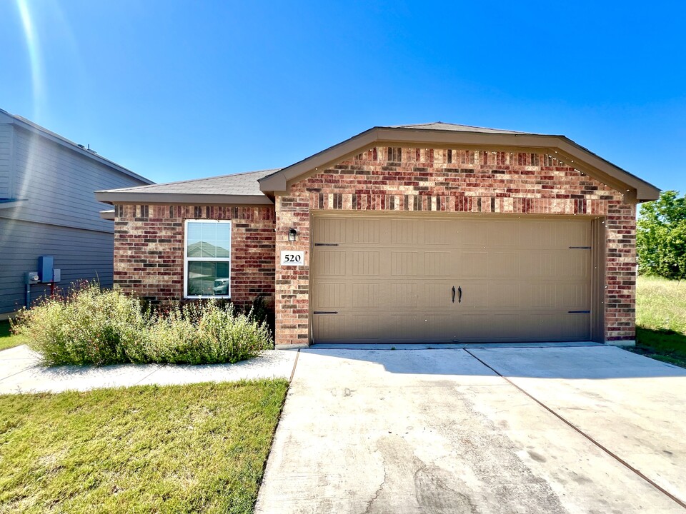 520 Locksley Cove in Jarrell, TX - Building Photo