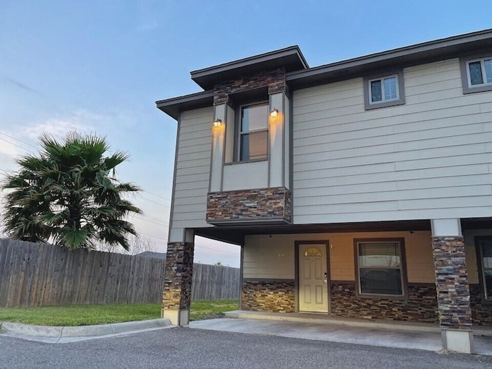 1500 Humming Bird Ct in Pharr, TX - Building Photo