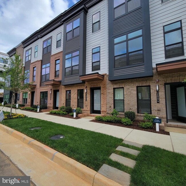 2004 Tysons Ridgeline Rd in Falls Church, VA - Building Photo - Building Photo