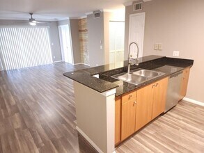 1740 Palm Cove Blvd in Delray Beach, FL - Foto de edificio - Building Photo