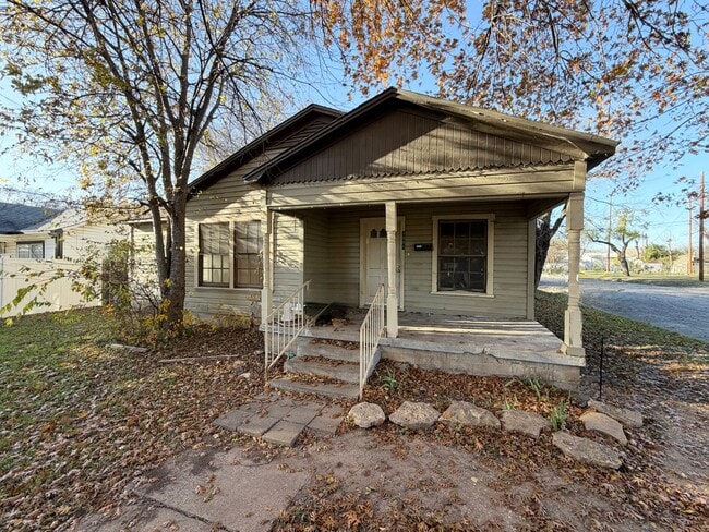 property at 3001 Colonial Ave