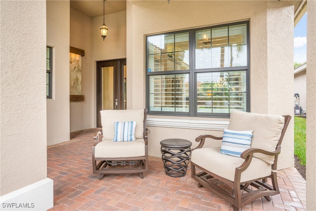 13628 Mandarin Cir in Naples, FL - Foto de edificio