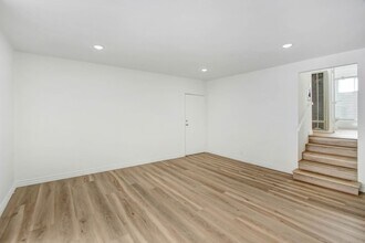 1121 California Ave in Santa Monica, CA - Building Photo - Building Photo