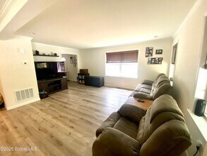 202 Greenfield Ave in Ballston Spa, NY - Building Photo - Building Photo