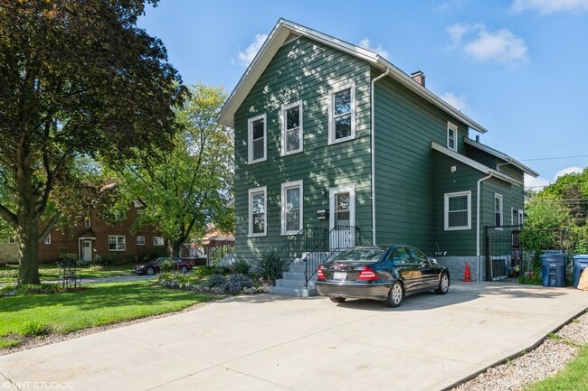 1002 N 5th Ave in Maywood, IL - Building Photo - Building Photo