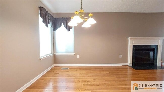 45 Farnham Square in Sayreville, NJ - Building Photo - Building Photo