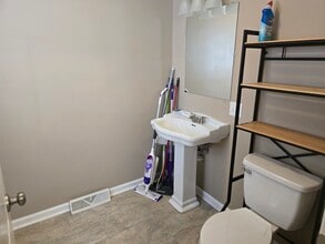 633 Bessemer Ave in Lyndora, PA - Building Photo - Building Photo