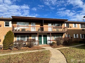 55 Gill Ln in Woodbridge Township, NJ - Building Photo - Building Photo