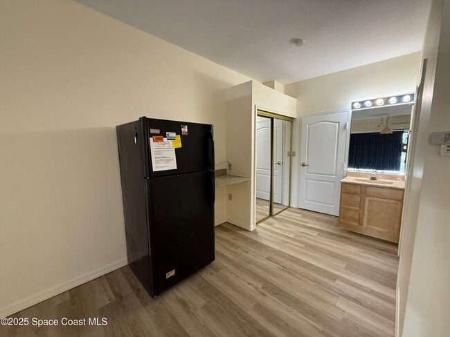 2180 Country Club Dr in Titusville, FL - Foto de edificio - Building Photo