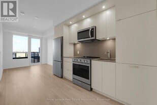 60 Central Park Roadway in Toronto, ON - Building Photo