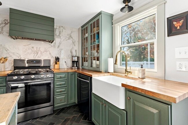 10 Greenwood St in Falmouth, MA - Building Photo - Building Photo