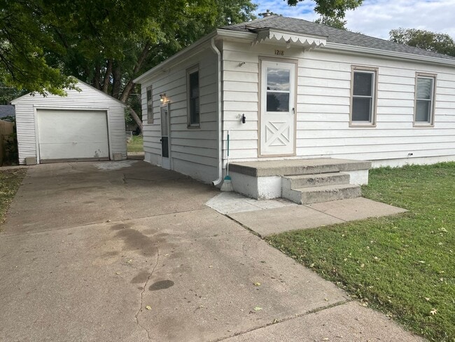 property at 1218 N California Ave