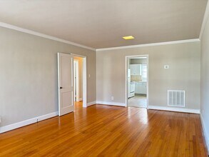 1915 Walker Ave in Greensboro, NC - Building Photo - Building Photo