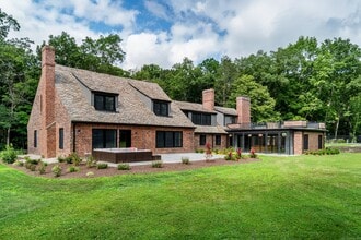 372 Tucker Hill Rd in Middlebury, CT - Building Photo - Building Photo